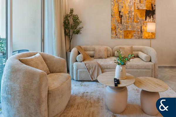 Modern 1 Bed | Fully Upgraded | Furnished